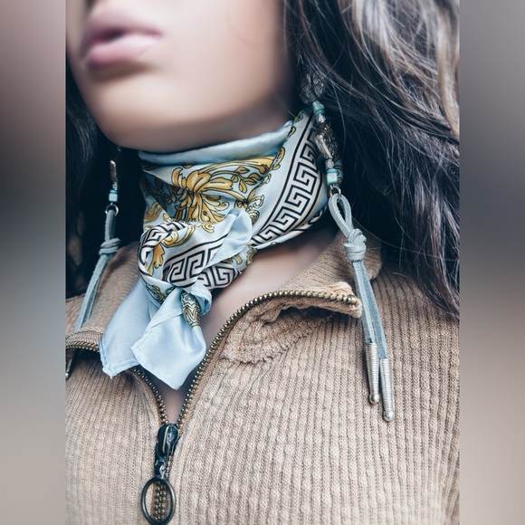 Scarf Baroque Pattern - Picture 11 of 12